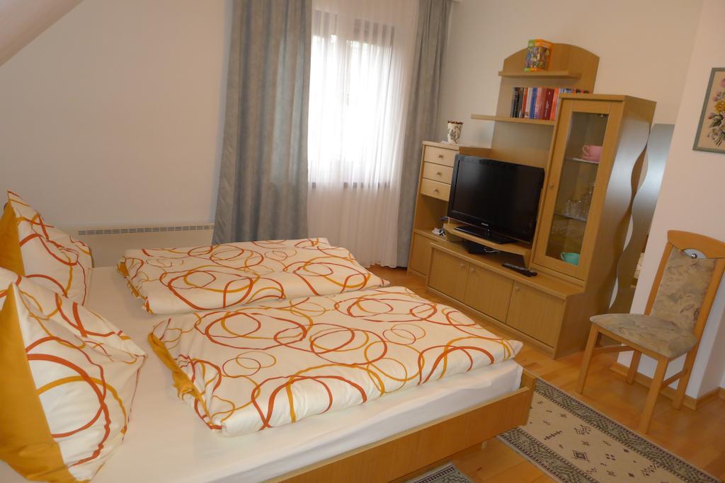 Ferienwohnung Kusternik Velden am Wörthersee Kamer foto